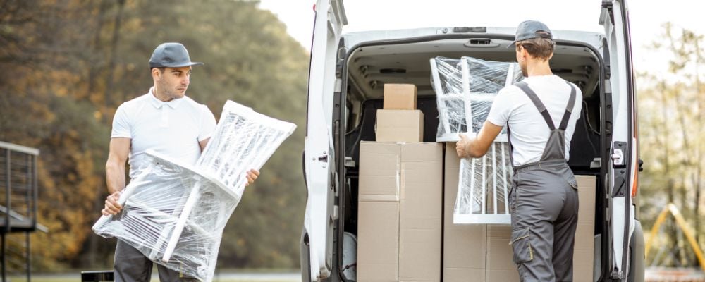 xr:d:DAGBbVM23tw:6,j:4309242727287425111,t:24040405 - Nesta moving van moving home furniture and boxes