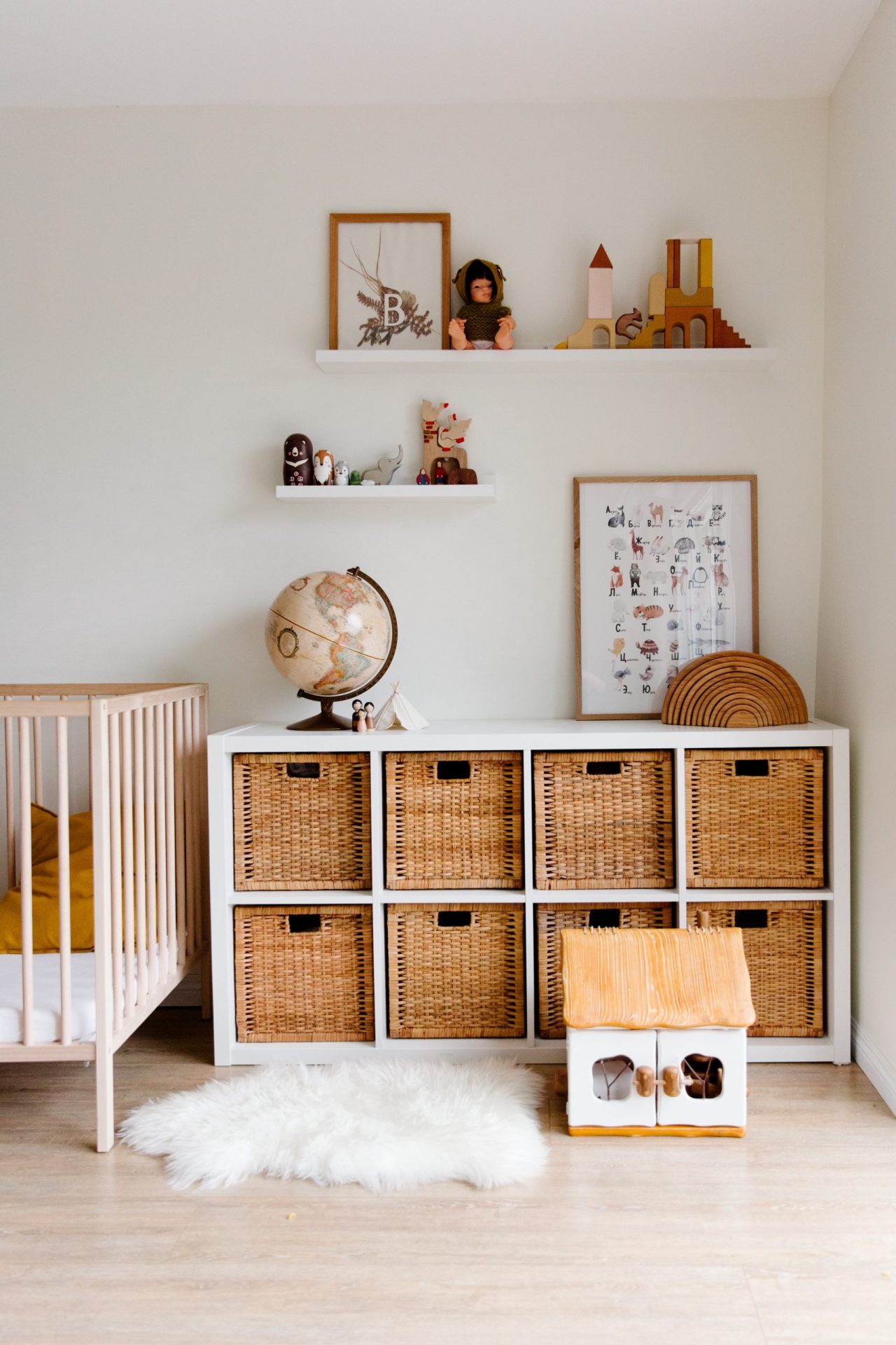 (alt-text: Cubbies, baskets, and shelves are great playroom toy storage ideas.) 